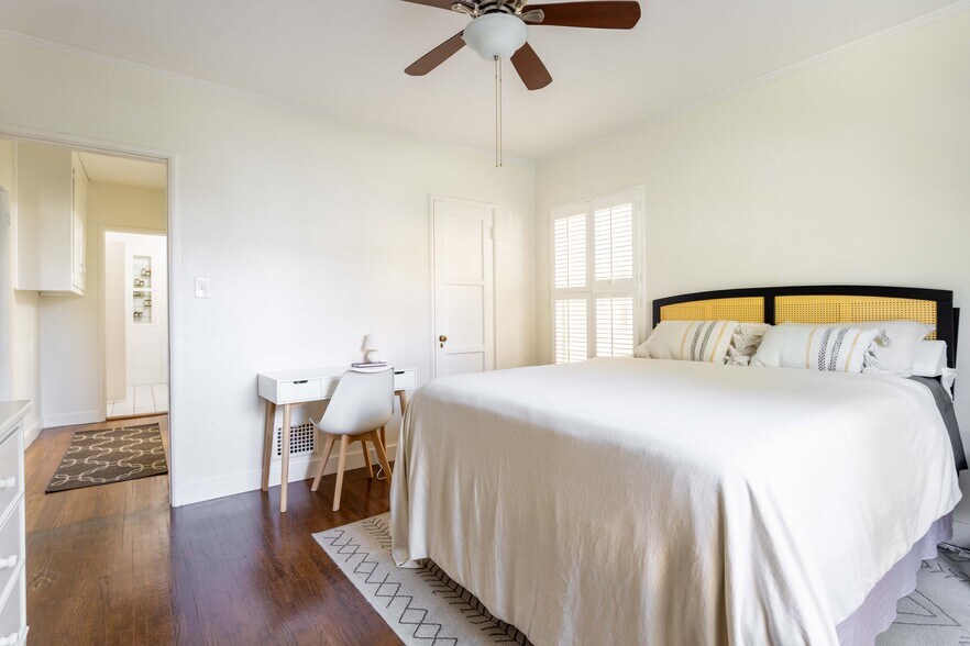 Bedroom - 1290 Devon Ave