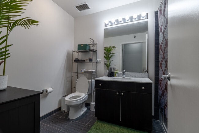 Building Photo - 235 W Van Buren St