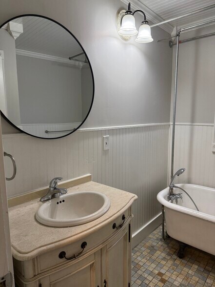 Building Photo - 1401 NE 57th Terrace