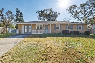 Building Photo - 2021 Fernwood Cir