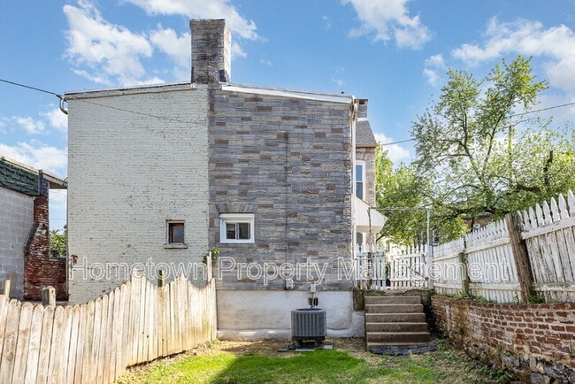 Building Photo - 321 W Mifflin St