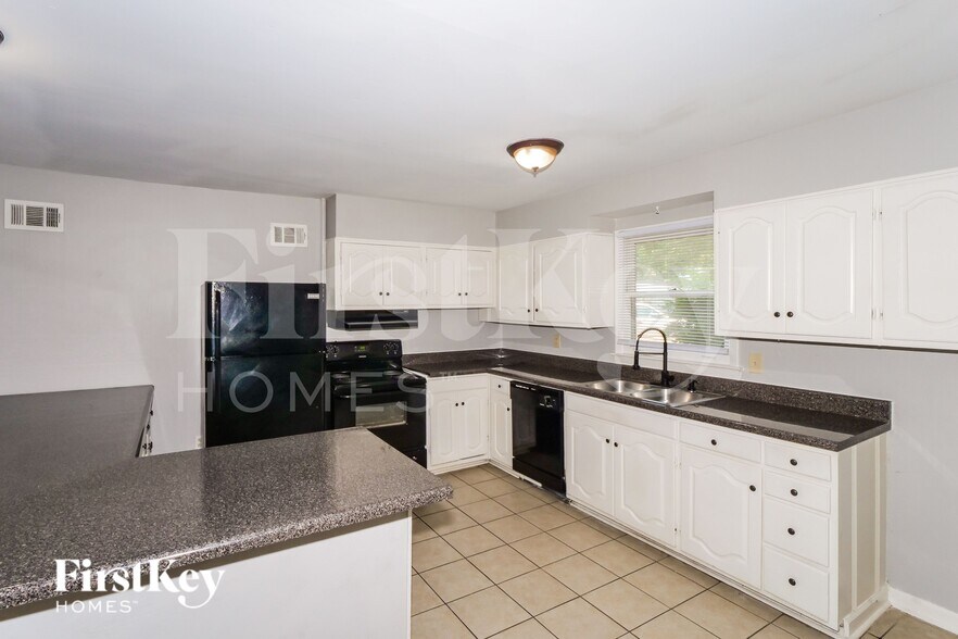 Building Photo - 5183 Warfield Dr