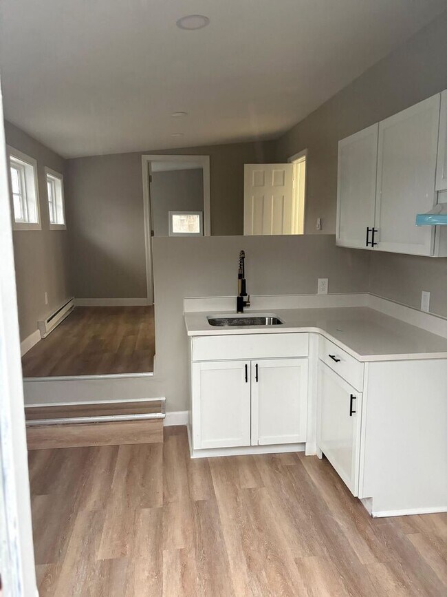 Building Photo - 21 Mechanics St