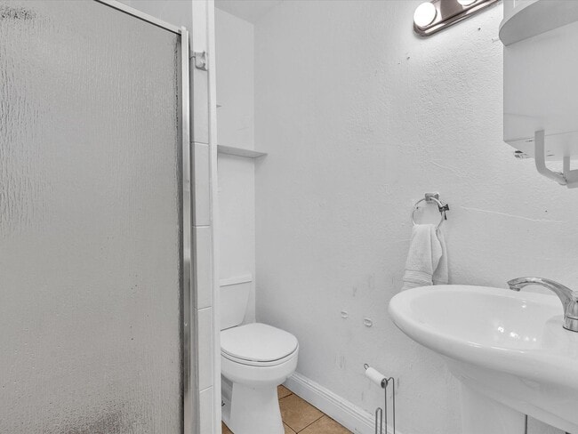 Building Photo - 700 SW 5th Ct