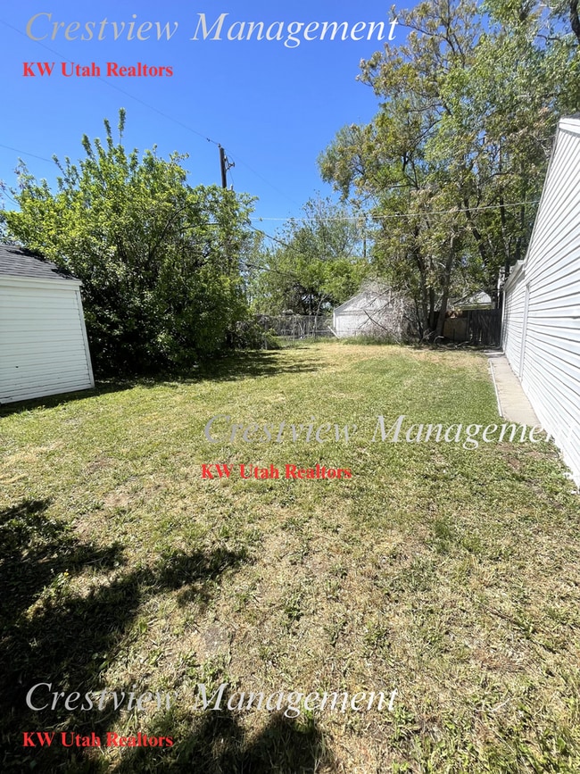 Building Photo - 452 E Lambourne Ave