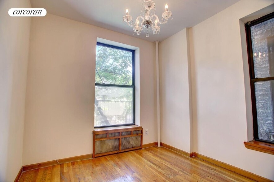 Building Photo - 139 W 83rd St