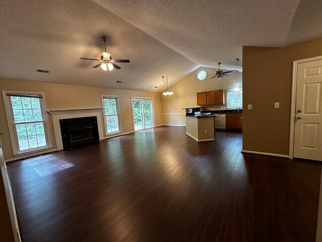 Building Photo - 115 Hyacinth Lane