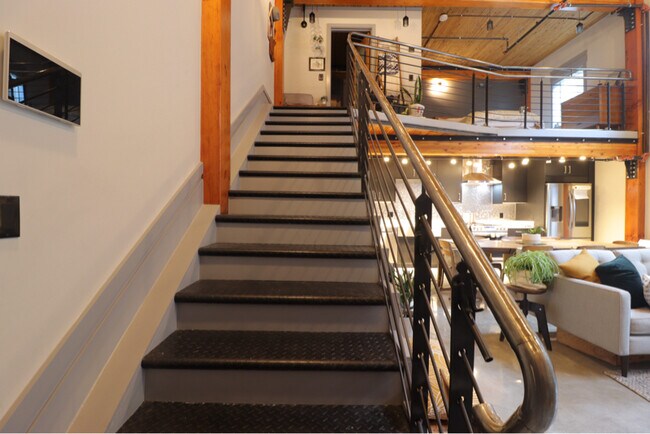 Building Photo - 6105 San Pablo Ave