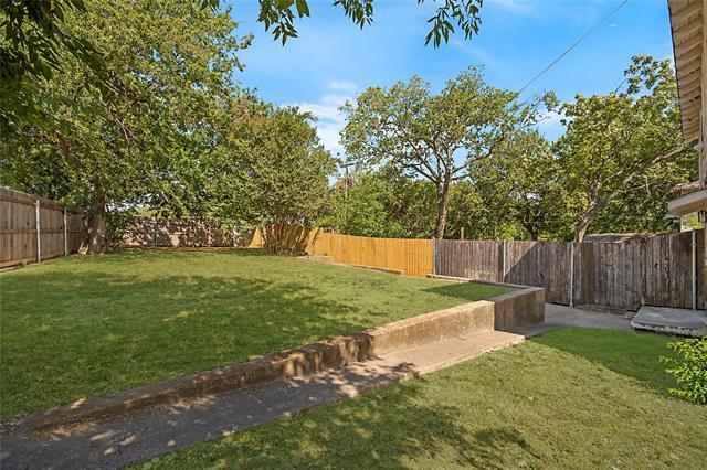 Building Photo - 305 N Oak Cliff Blvd