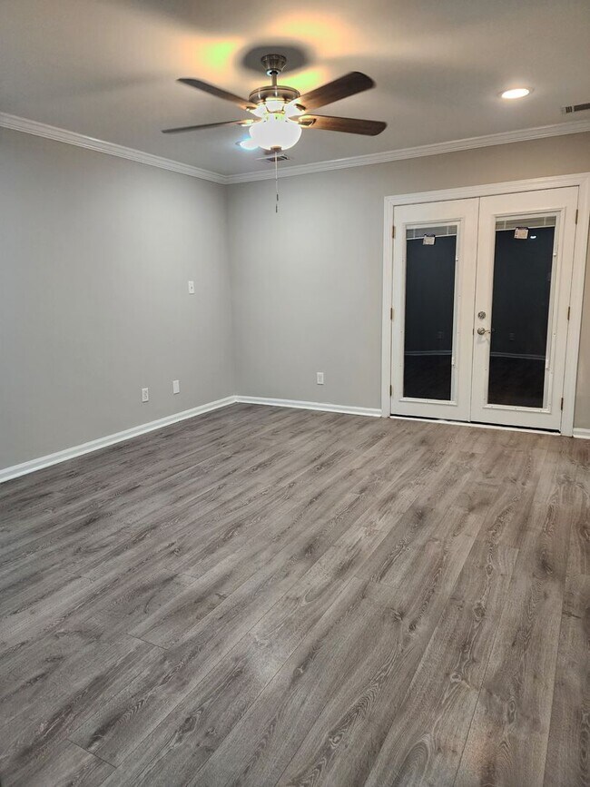 Building Photo - Available Mid MAY -Newly Remodeled, 2 Bedroom, 2.5 bath townhome in Vernon River Plantation.