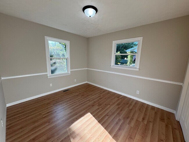 Building Photo - 3 bed with carport and garage