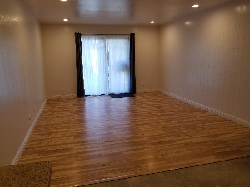 Building Photo - 242 Dennis Dr