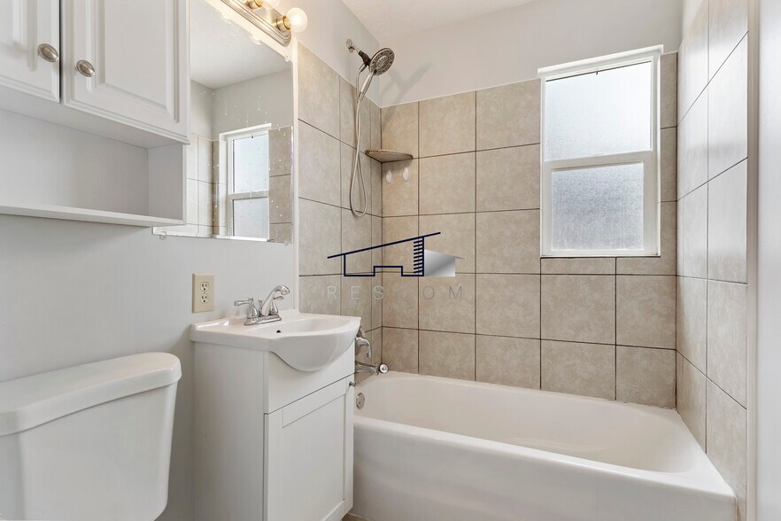 Building Photo - 167 E 4700 S