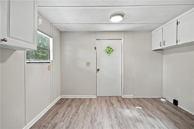 Building Photo - 8155 Knight Ln
