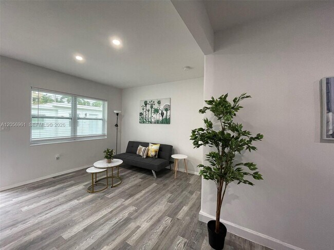 Building Photo - 1117 SW 37th Ave