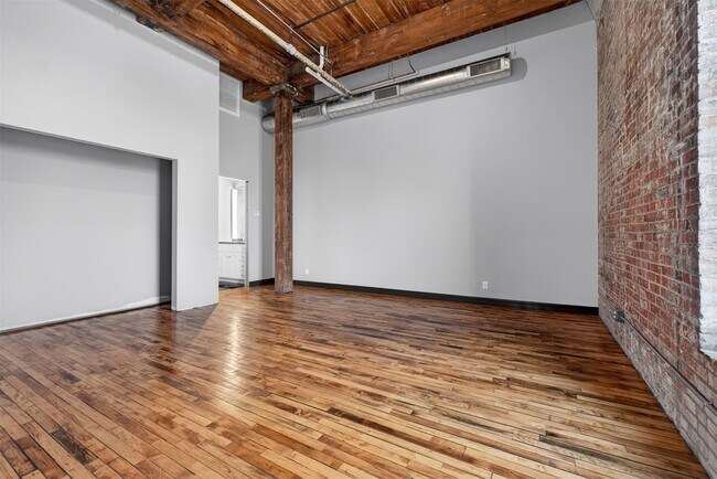 Building Photo - 2647 Locust St