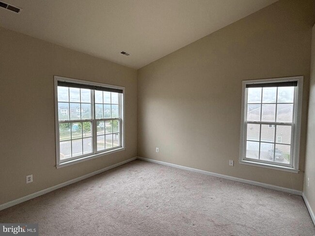 Building Photo - 301 Klee Dr