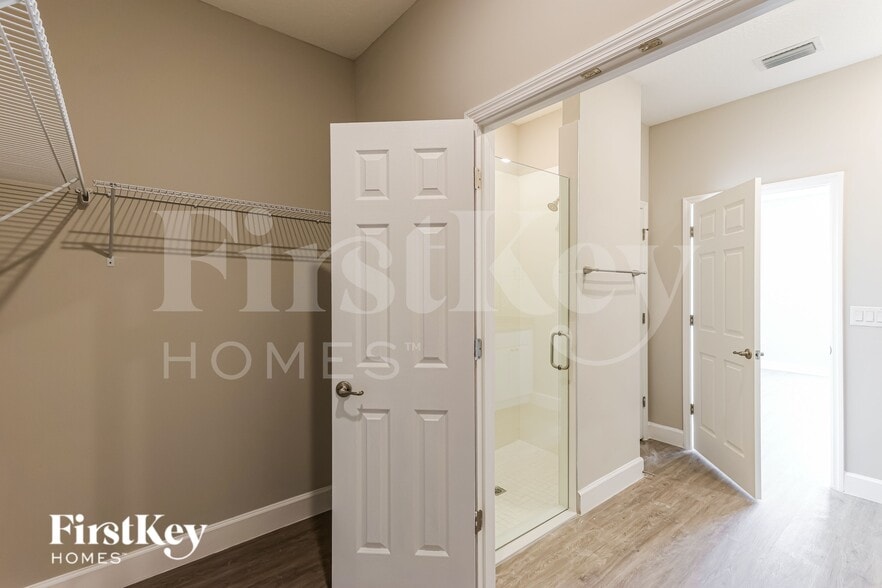 Building Photo - 3171 Fergus Ave