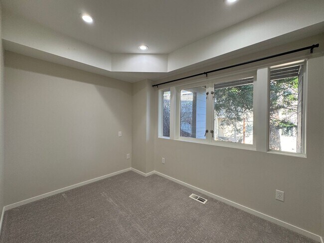 Building Photo - Breathtaking views of Chuckanut Bay!!