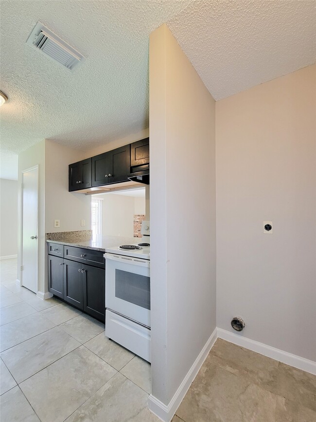Building Photo - 8530 Quail Burg Ln