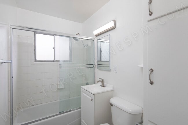 Building Photo - OPEN HOUSE: 11/23 11AM-12PM ~ 2 BR in Pacific Beach with Parking!