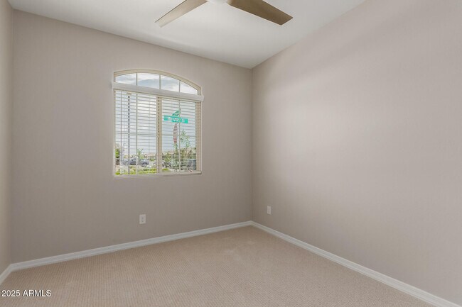 Building Photo - 34906 N Hawley Dr