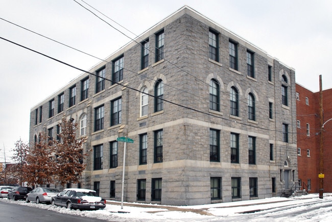 Primary Photo - Sartain Apartments