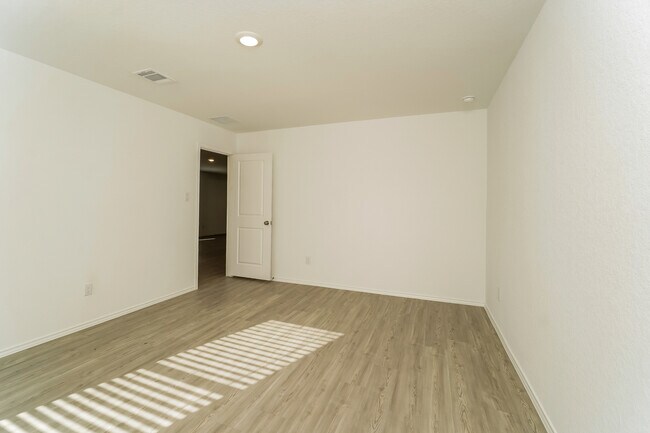 Building Photo - 8839 Barrow Path, Converse, TX