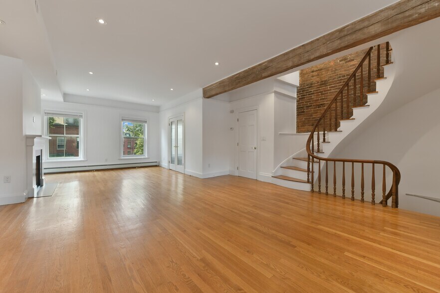 Building Photo - 71 Rutland St