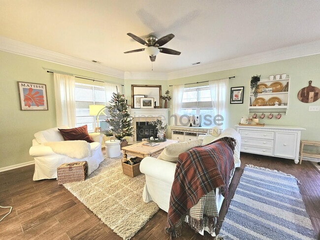 Building Photo - 820 Gem Ct