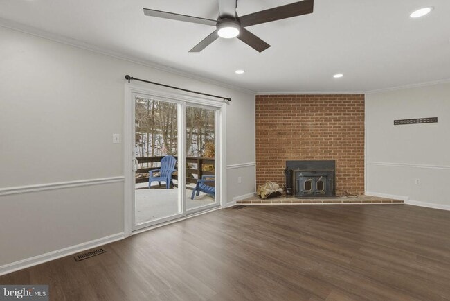 Building Photo - 910 Candlelight Ct