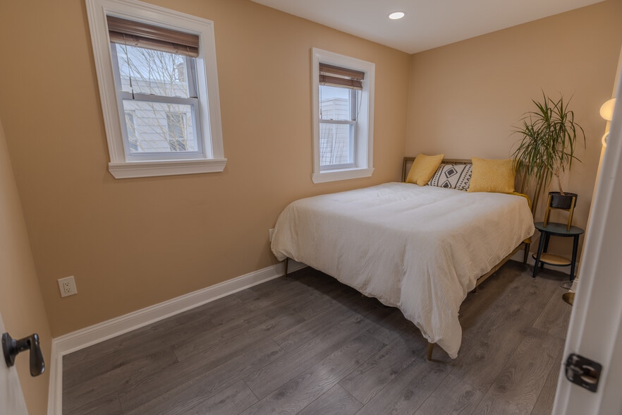 Building Photo - 1828 Hoffman St