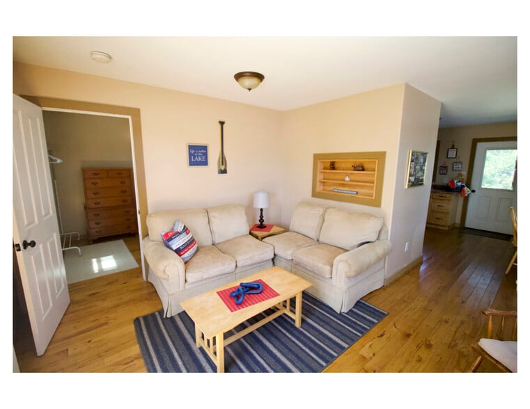 Building Photo - 8 W Shore Rd