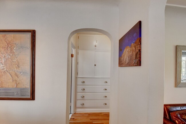 Building Photo - Gorgeous duplex near Cherry Creek!