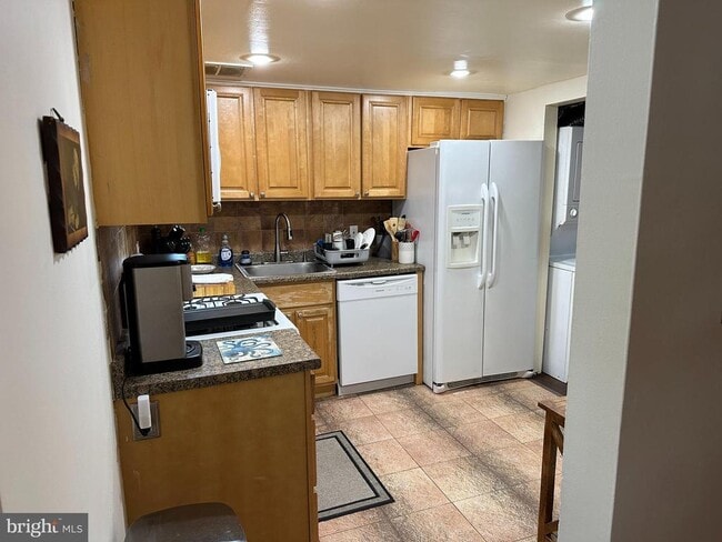 Building Photo - 441 Tomlinson Rd