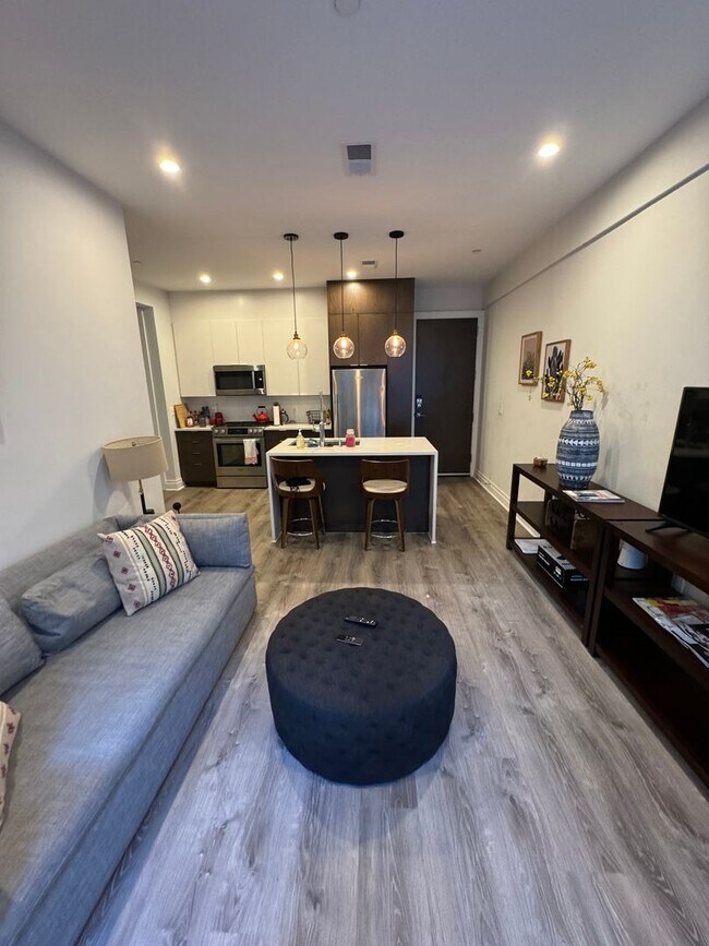 Building Photo - Centrally located 1BR/1BA Dupont Circle $2600 a month
