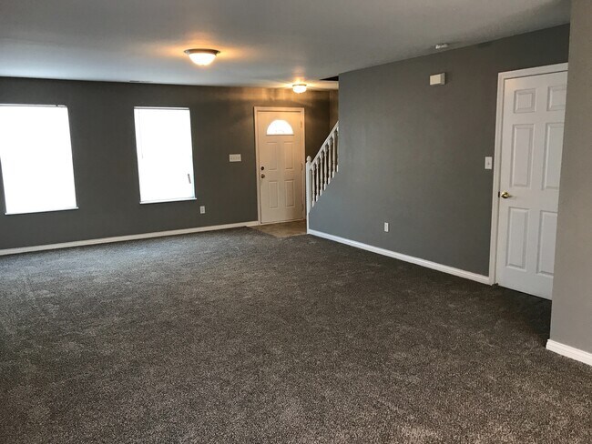 Building Photo - Greenfield - 4 Bedroom