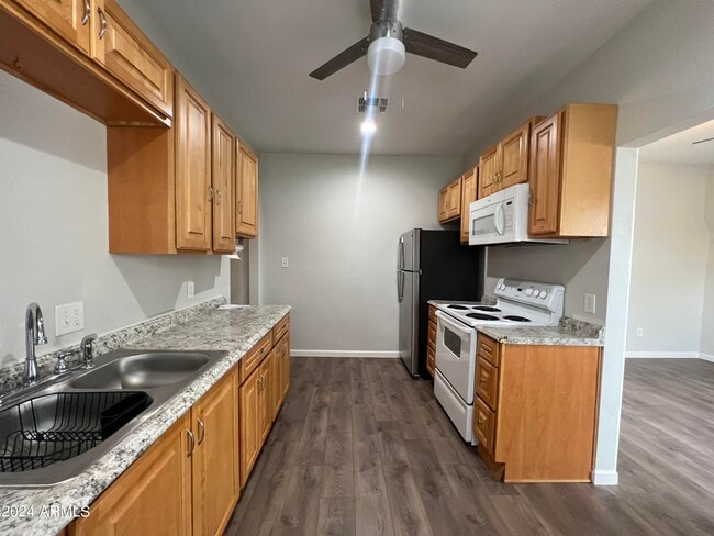 Building Photo - 1106 E Taylor St