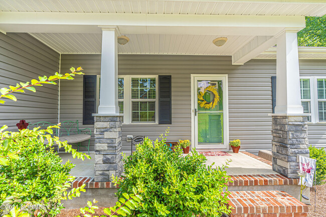 Building Photo - 55 Bridle Path Cir