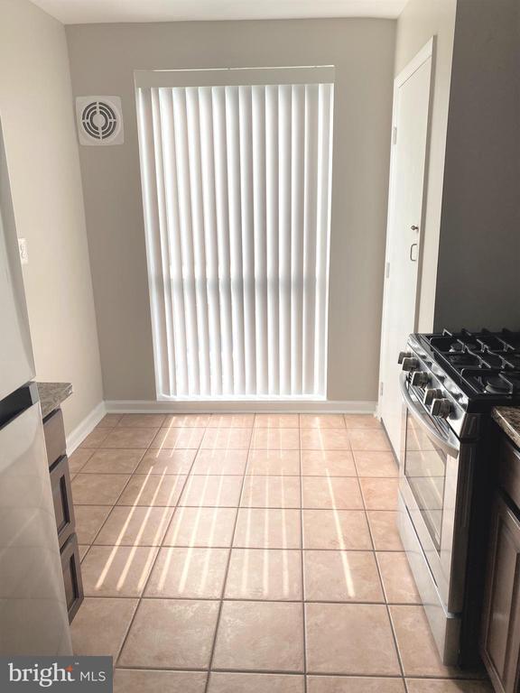 Building Photo - 5606 Bloomfield Dr