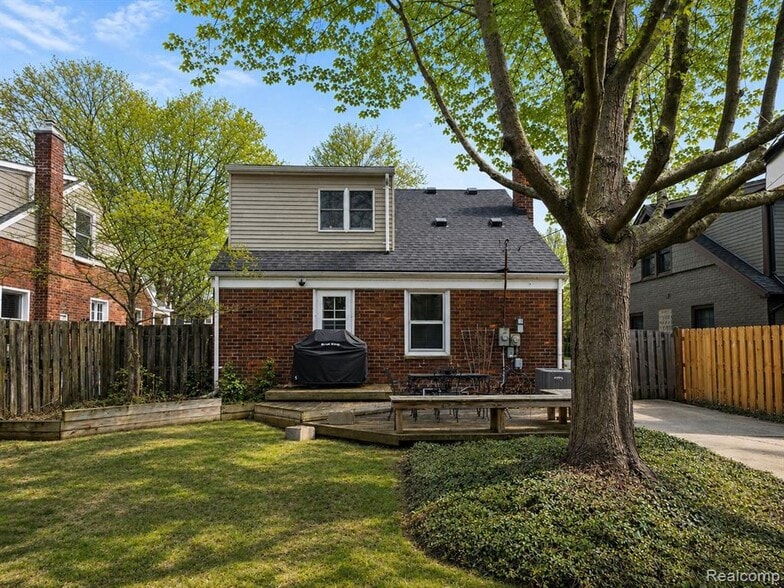 Building Photo - 1646 S Bates St