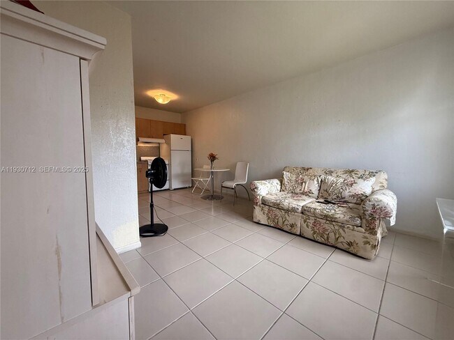 Building Photo - 3220 NW 47th St