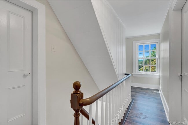 Building Photo - 324 Woodbine Ave