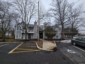 Building Photo - 180 Kenwood Dr