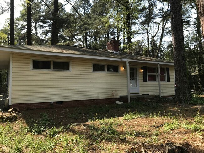 Building Photo - Cute cottage convenient to Chapel Hill and...