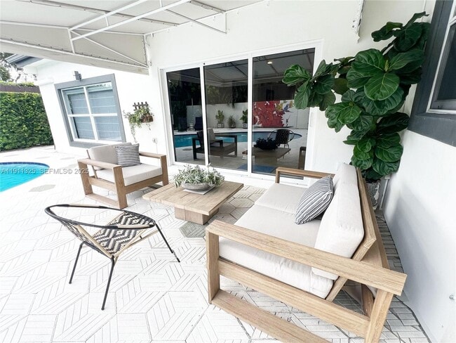 Building Photo - 247 Shore Dr S