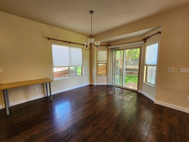 Building Photo - Luxury! 4 bdrm 3.5 bath HOUSE w/ Views! 2 car garage!