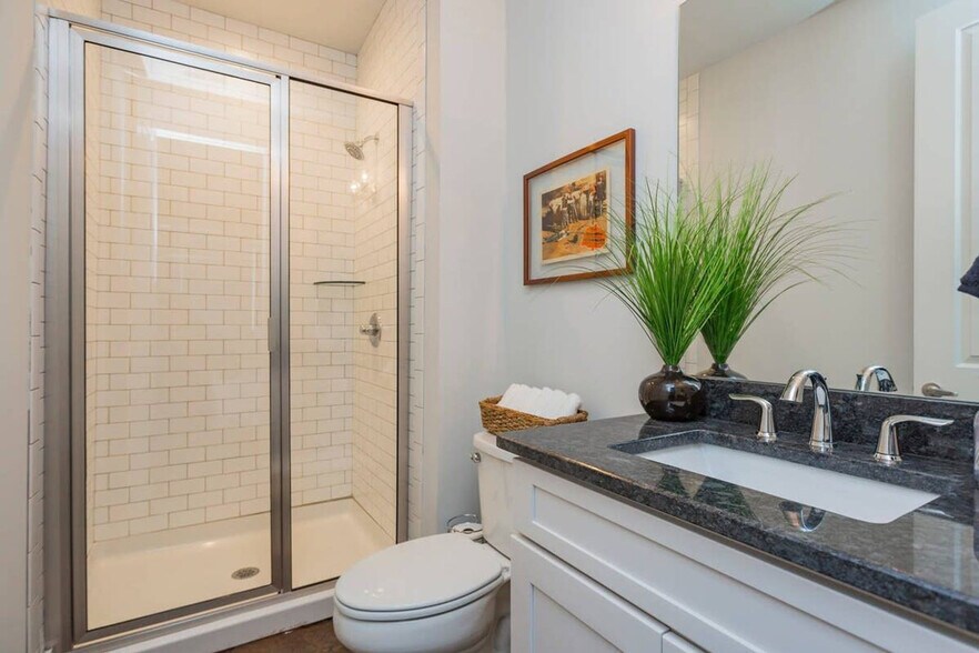 Building Photo - 505 Wedgewood Ave