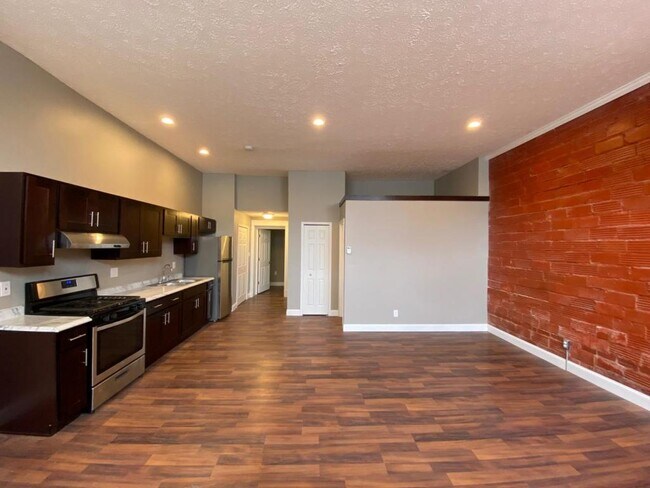 Building Photo - 2082 West 95th Street #03