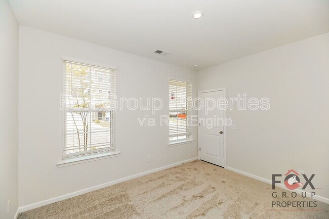 Building Photo - 7109 Brookview Ln